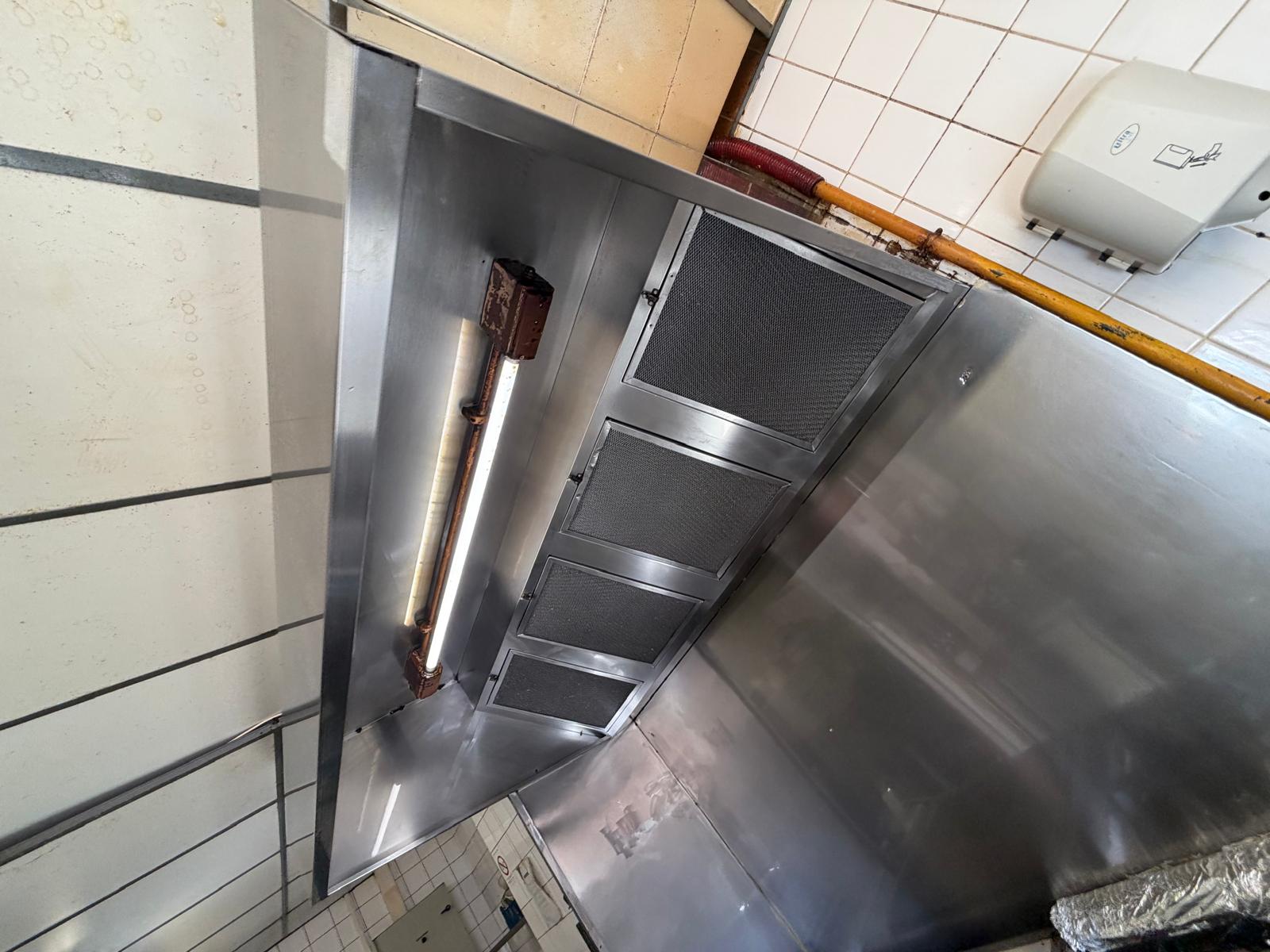 Hotte de cuisine professionnelle remise en état fonctionnelle après intervention Decap'House